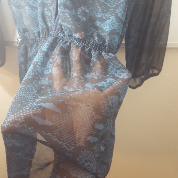 No boundaries sheer top - Picture 2 of 4